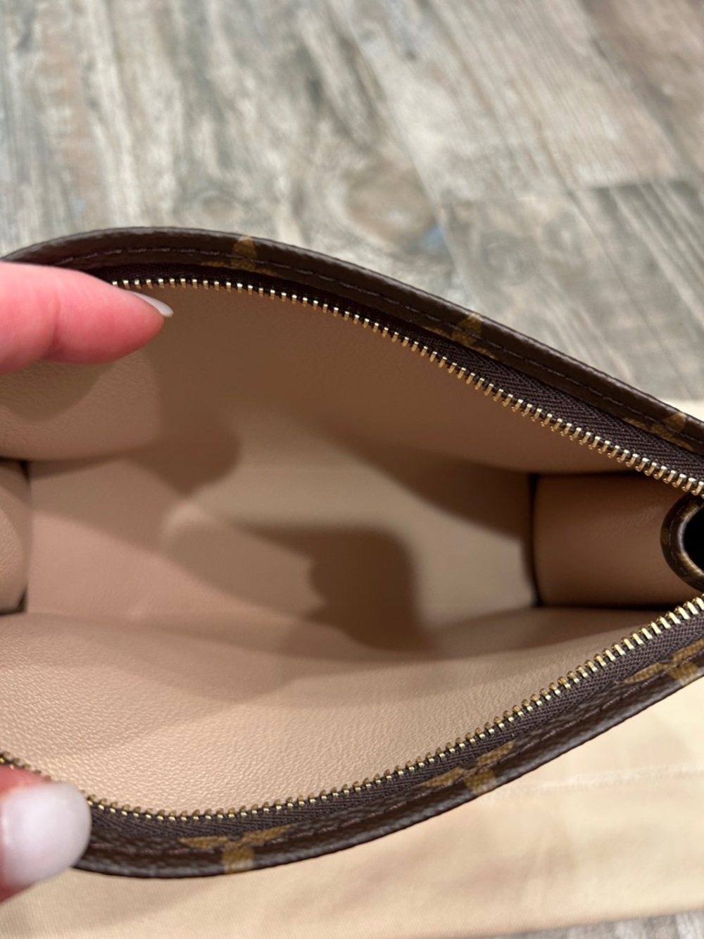 🖤 Louis Vuitton Monogram Toiletry 19 Pouch - Picture 8 of 9